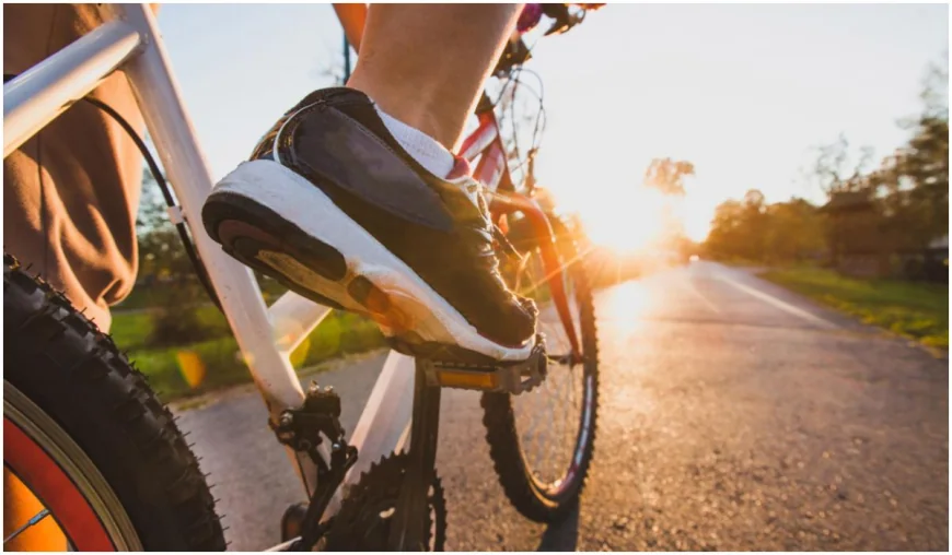 Bărbat de 60 de ani, spulberat de o mașină în timp ce mergea pe bicicletă, pe un drum judeţean din Teleorman