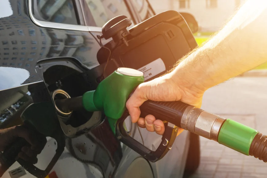 CALCULE. Cât vor costa benzina și motorina de la 1 august, când se majorează accizele și TVA / Populația va fi puternic afectată, pentru că este perioada concediilor