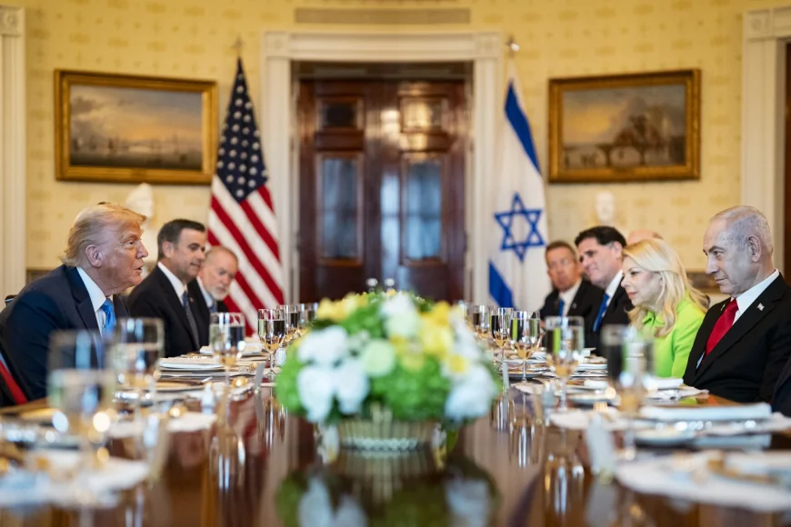 Ce cadou i-a oferit Netanyahu lui Trump, în timpul vizitei sale în SUA. Reacția președintelui american: „E un lucru semnificativ”