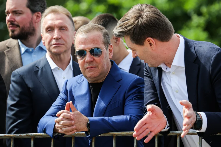 „Balansul politic” al lui Trump, luat în derâdere de Medvedev. Rusia își va continua războiul, indiferent de promisiunile SUA
