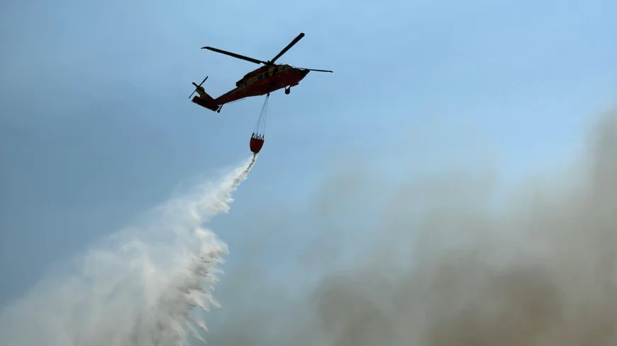 Trafic blocat pe DN6, în zona Orșova, din cauza unui incendiu de vegetaţie. Intervenție cu două elicoptere Black Hawk în Tulcea