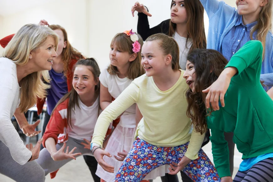 Educaţia Teatrală devine disciplină obligatorie la liceu, indiferent de profil. Ea va fi studiată în clasa a XI-a