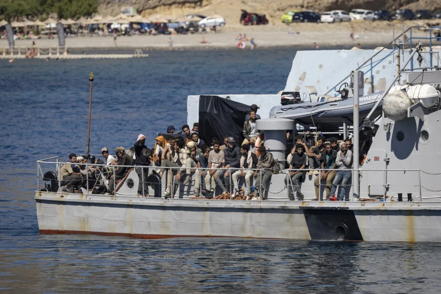 Grecia anunță o măsură drastică după ce mii de migranți au sosit pe mare în Creta și Gavdos anul acesta
