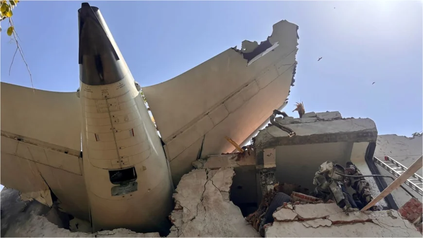Nouă pistă privind cauza accidentului în care un Boeing 787 Dreamliner al Air India s-a prăbușit la 30 de secunde de la decolare