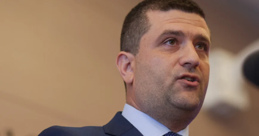 Ministrul Economiei, despre anunțul făcut de Bolojan privind deplasările externe: „Unii angajați se duceau doar pentru poze”