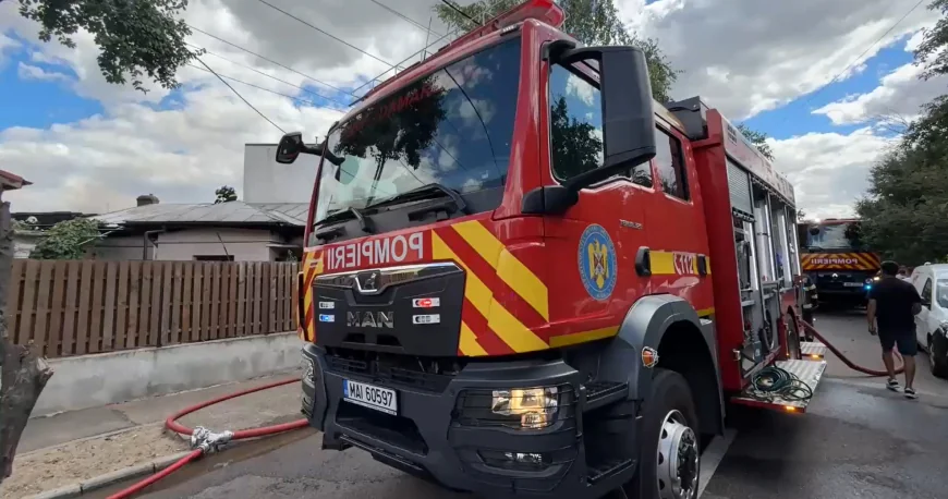 Incendiu la mai multe locuințe din Sectorul 1 al Capitalei. Pompierii avertizează că focul s-ar putea extinde la clădirile învecinate