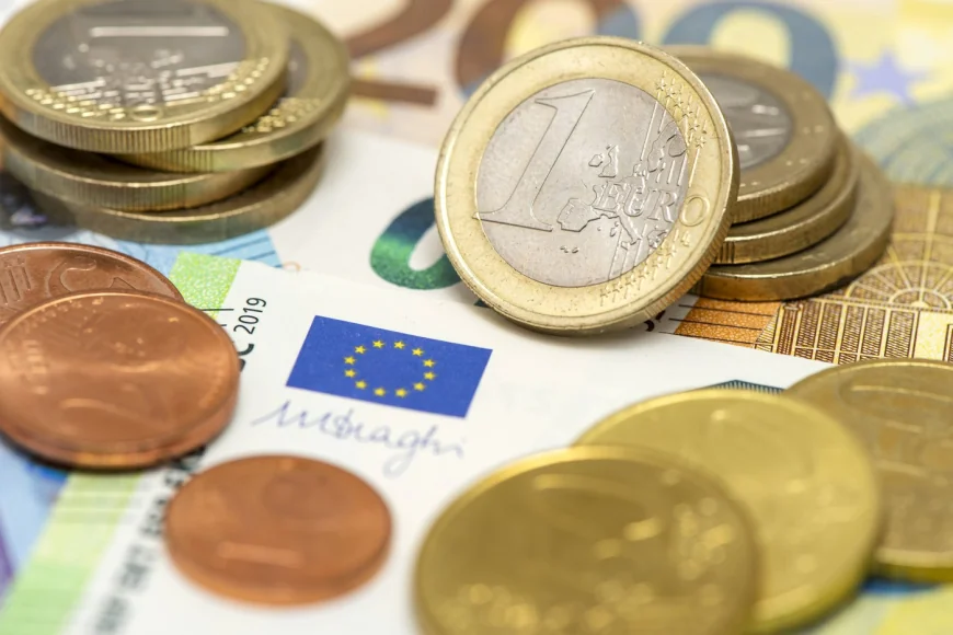 Fitch a îmbunătăţit ratingul Bulgariei după aprobarea aderării la euro