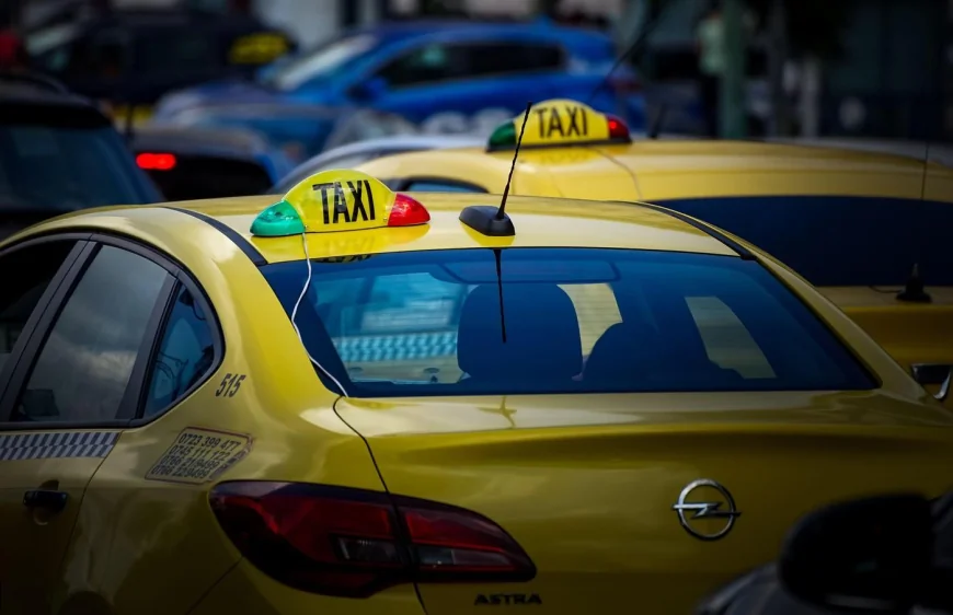 Taximetrist din Craiova, jefuit şi înjunghiat de un client. Agresorul, un bărbat de 30 de ani, a fost prins