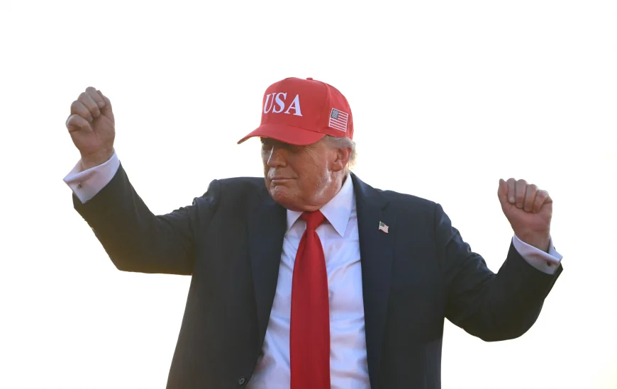 Donald Trump a mers în inspecție, în Texas, pentru a evalua pagubele produse de inundaţii: „Atât de multă apă, în atât de puţin timp”