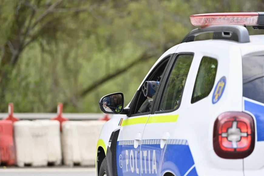 Bărbat găsit mort în locuință de un executor judecătoresc, după un „interval considerabil” de la deces. Detaliile dezvăluite de polițiști