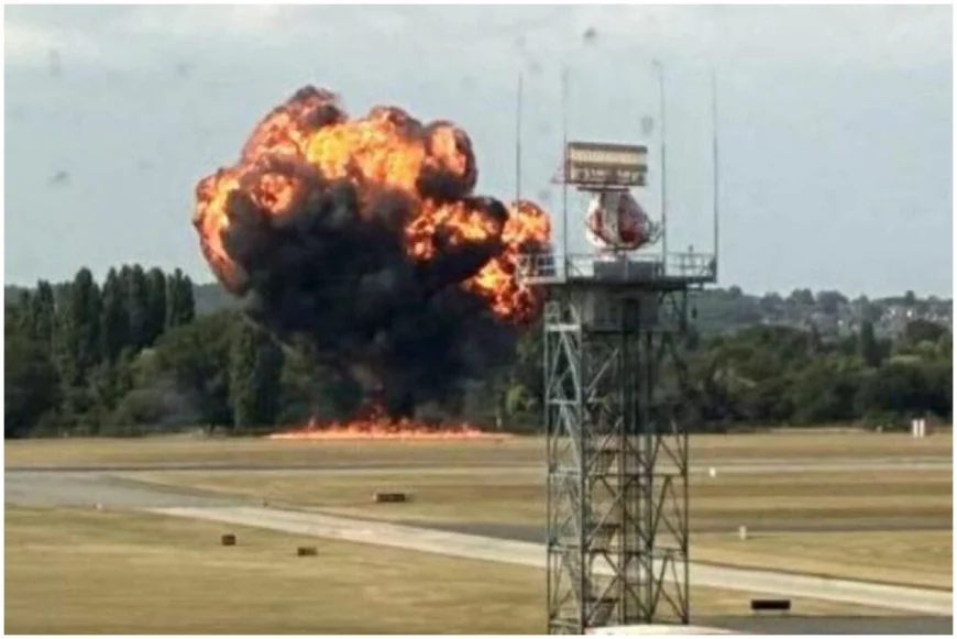Avion prăbușit imediat după decolare, lângă Londra. Nu se știe câți oameni erau la bord: "O explozie uriașă"
