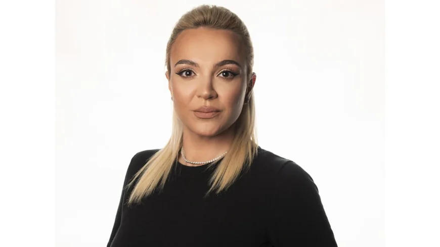 Sondaj PwC: Aproape două treimi dintre români ”se descurcă financiar” cu facturile lunare, dar le rămân foarte puțini bani sau deloc pentru economii sau activități recreative