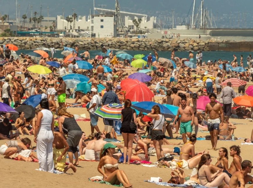 Spaniolii spun că nu mai au loc pe plajele lor de turiștii străini. „Prețurile au crescut într-un mod scandalos”