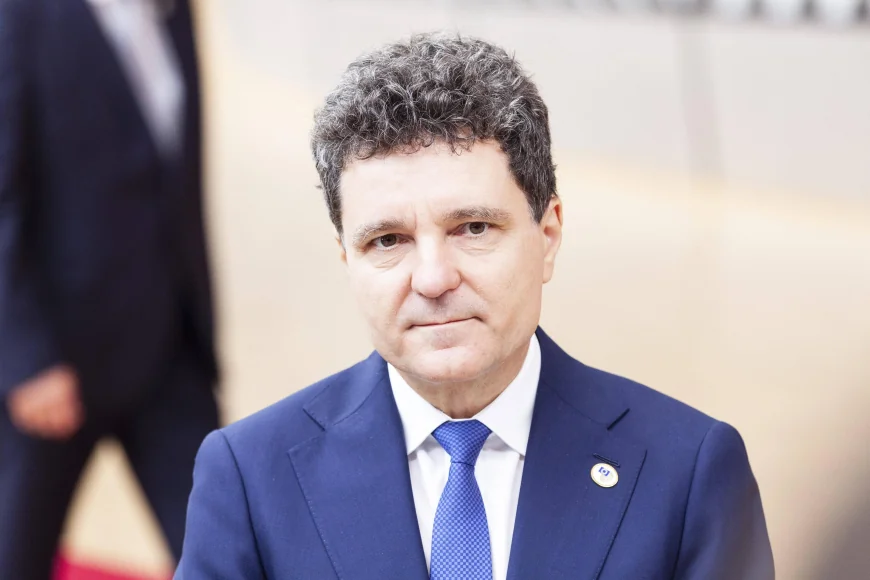 Nicuşor Dan şi-a publicat declaraţia de avere. Lista donaţiilor şi a împrumuturilor din campanii