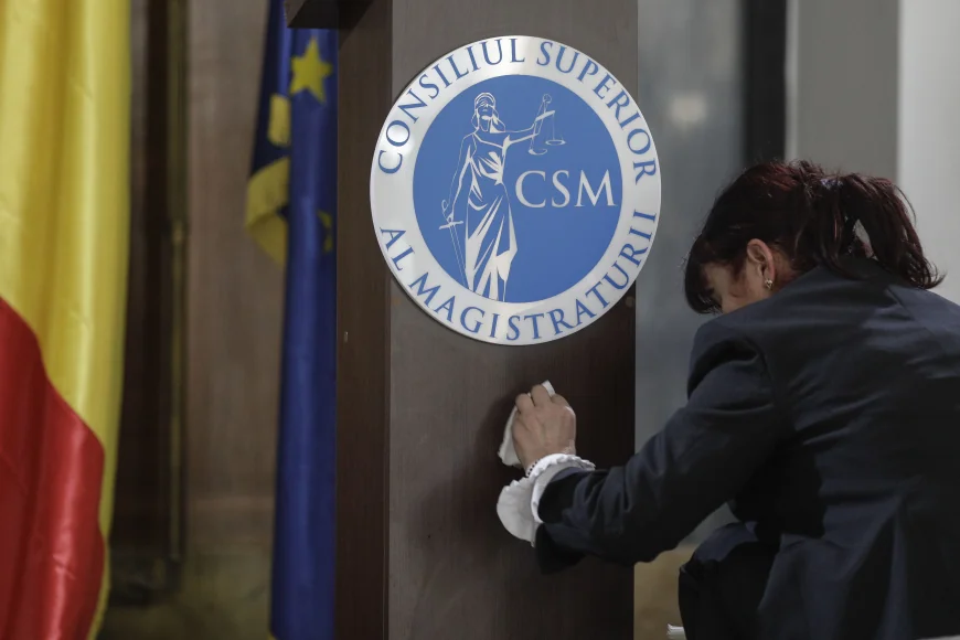 Replica CSM la declarația lui Bolojan despre judecătorii care se pensionează la 48 de ani: „Are ca scop dezinformarea societății”
