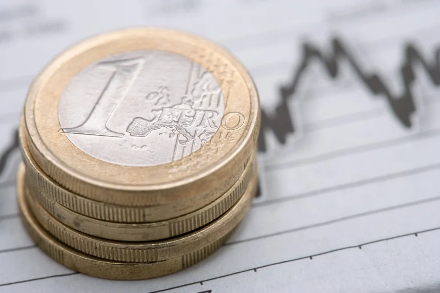 În 2025, România s-a îndatorat cu aproape un miliard de euro la fiecare lună. La cât a ajuns datoria externă a țării