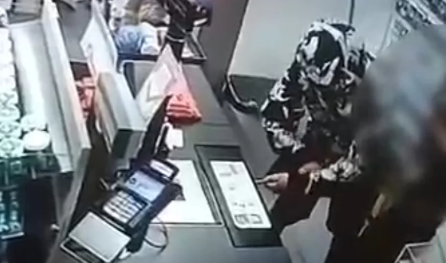 Tânăr arestat în Capitală după ce a furat dintr-un magazin alimentar, iar apoi a revenit ca să sustragă bani din casa de marcat