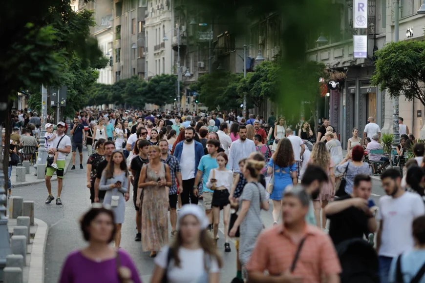 Două treimi dintre români au sentimentul că țara e în pericol. Care sunt cauzele anxietății foarte ridicate (sondaj)