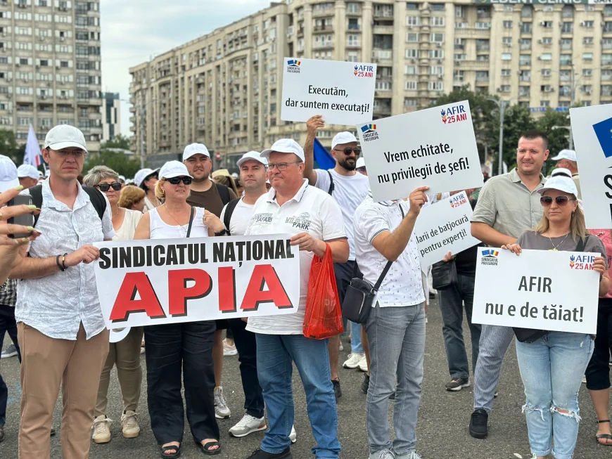 Protest al sindicaliștilor în Piața Victoriei: sunt nemulțumiți că măsurile Guvernului „afectează administrarea fondurilor europene”