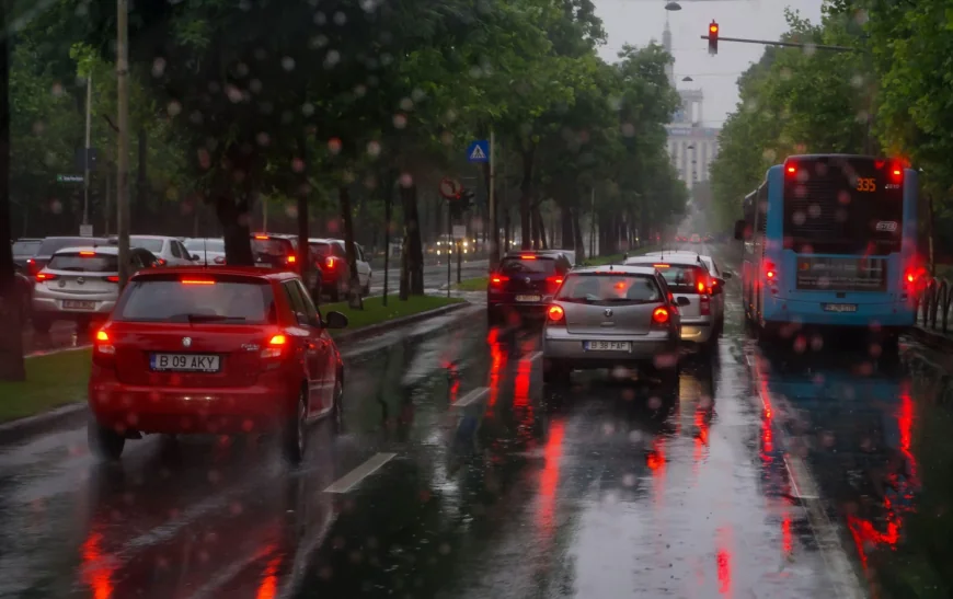 O avertizare meteo pentru București tocmai a intrat în vigoare. La ce să vă așteptați în orele următoare