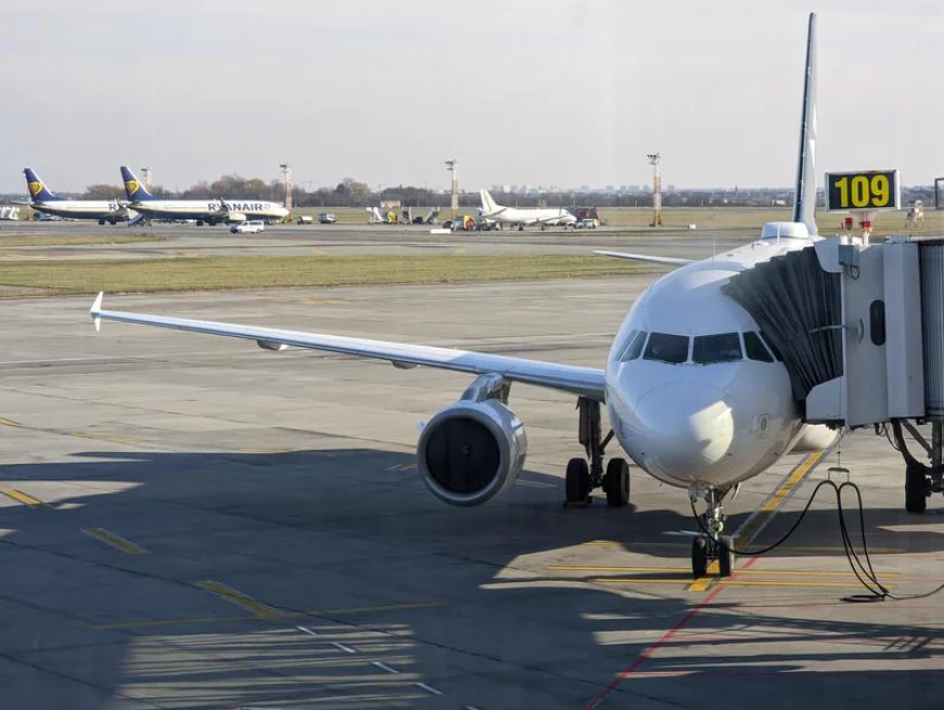Mai puțini pasageri duși cu autobuzul la avion pe Otopeni: Vor fi montate noi punți de îmbarcare