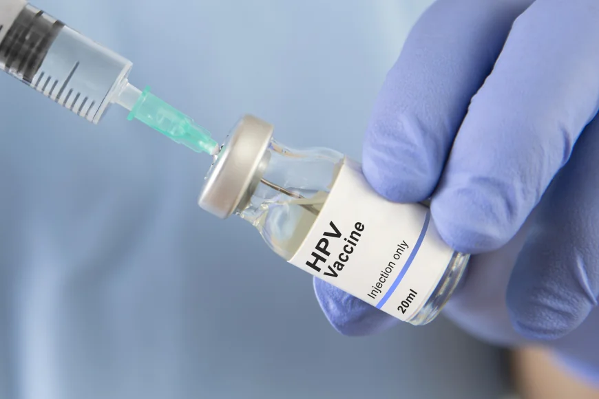 Când va fi disponibil gratuit vaccinul HPV în România pentru persoanele cu vârsta între 19 și 26 de ani. Ce spun medicii de familie