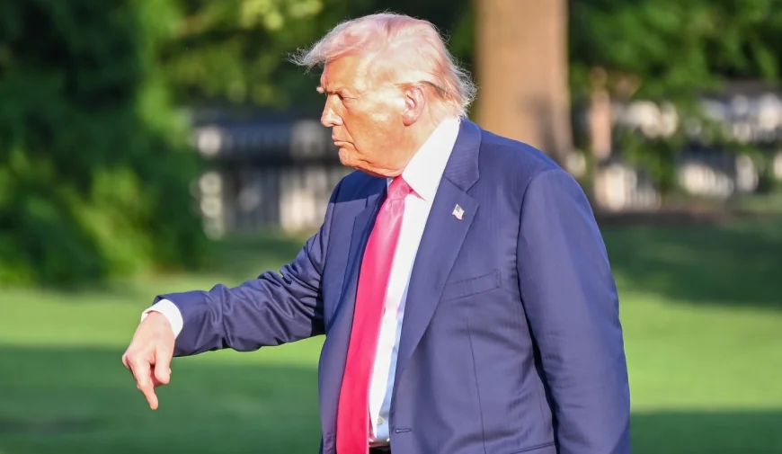 Trump se declară în favoarea publicării unor elemente „credibile” din dosarul Epstein, încercând să stingă un scandal care ia amploare