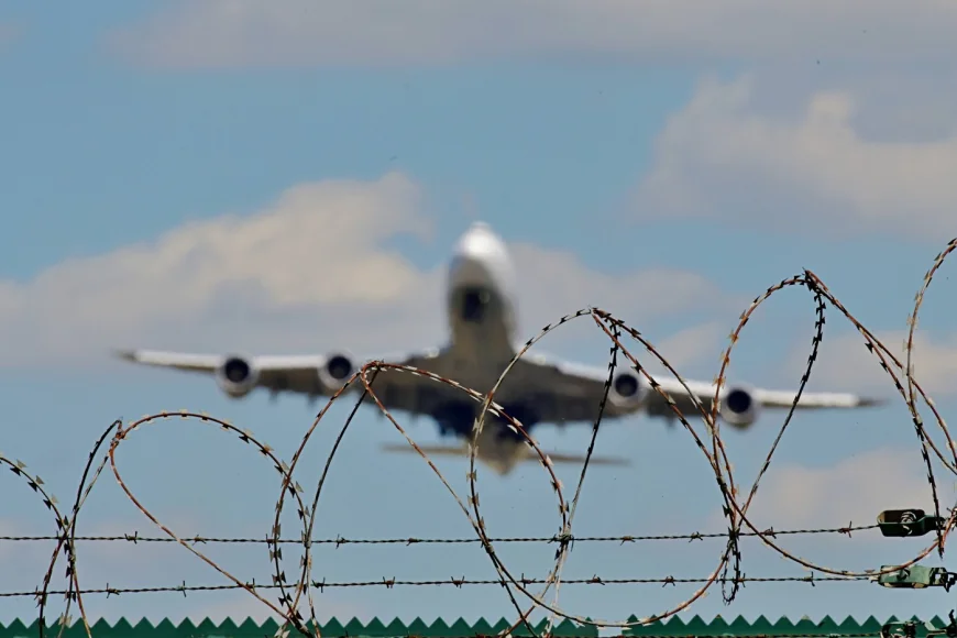 SUA au deportat cu avionul imigranţi în Africa de Sud: „Acest zbor a luat barbarii pe care nici propriile țări nu i-au vrut”