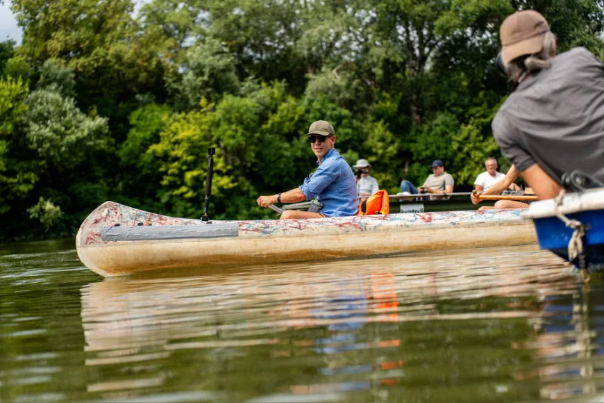 Peter Magyar și-a lansat campania împotriva lui Viktor Orban vâslind în canoe. Turneu prin fieful electoral al premierului ungar