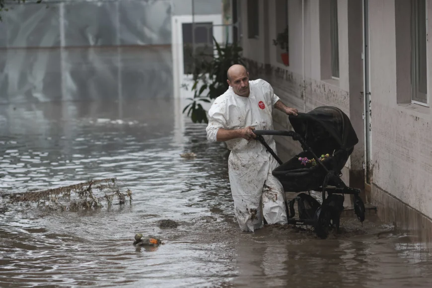 Cod portocaliu de inundații în trei județe. Avertismentul hidrologilor