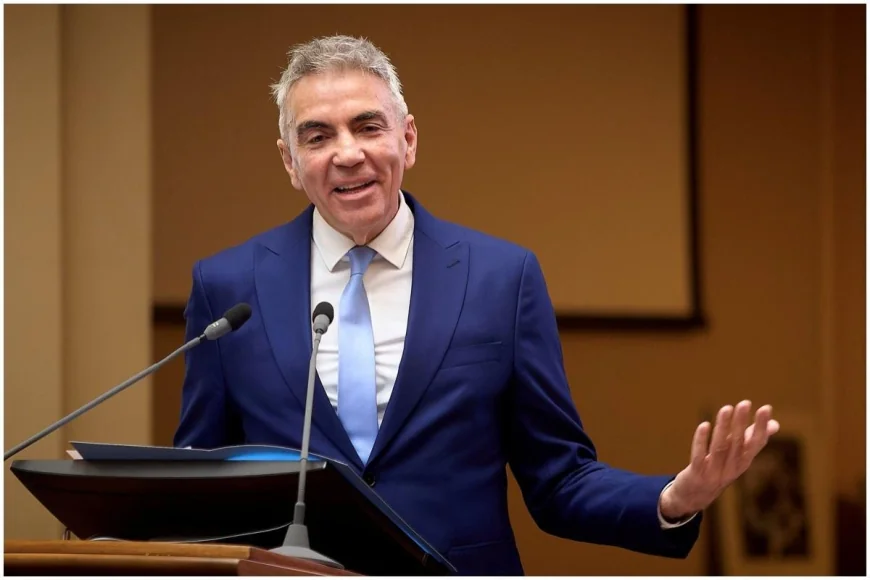 Vicepremierul Anastasiu spune că ar fi ilegal să-şi reducă salariul: "Nu aşa funcţionează"