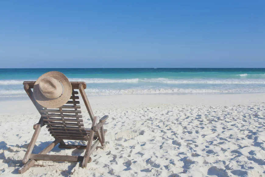 „Românii au tăiat din vacanță”. Bate vântul în stațiunile de la mare, în timpul săptămânii. Cum încearcă hotelierii să atragă turiștii