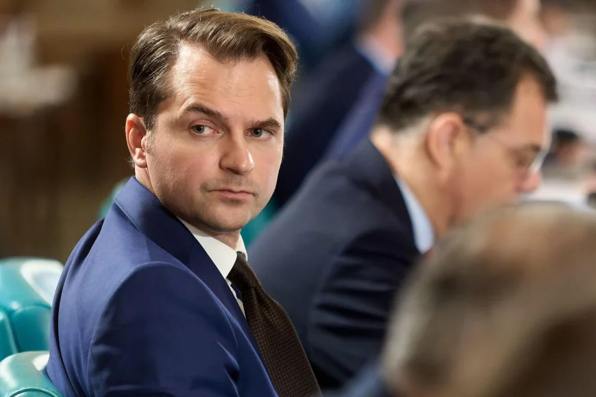 Paradox la Ministerul Energiei: Face restructurări, dar angajează o firmă cu 30.000 de euro pentru o OUG