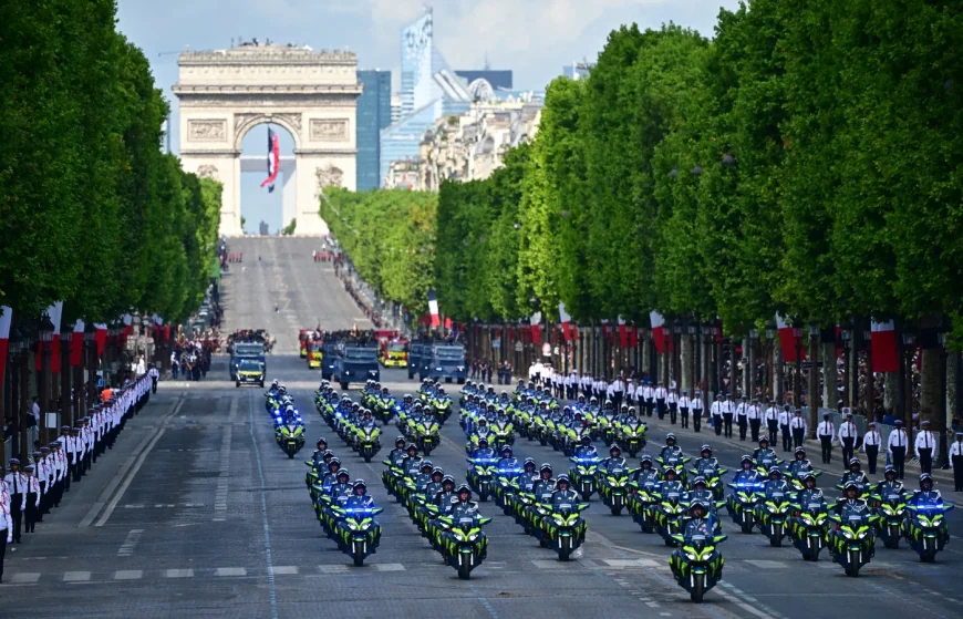 Parisul se pregătește de un conflict major. La ce fel de război se așteaptă Franța și care este noua Strategie Națională