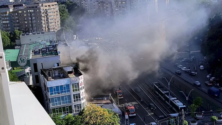 Incendiu la un magazin de lângă Pasajul Lujerului, în Capitală: există risc de extindere la terasa hotelului Sir