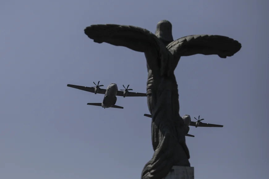 Zboruri de antrenament deasupra Bucureștiului. Duminică are loc o demonstrație aviatică prilejuită de Ziua Aviaţiei Române
