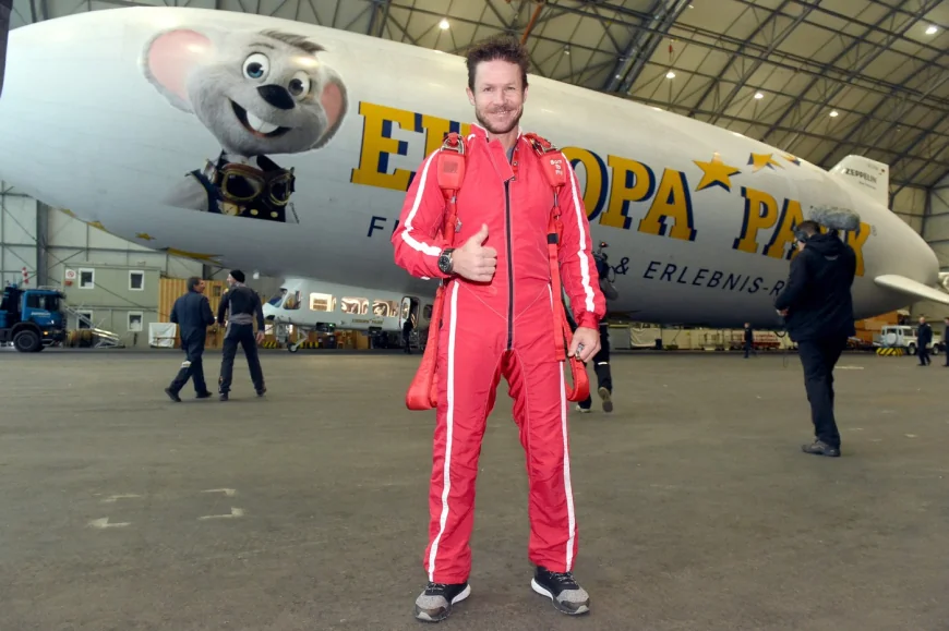 Anchetatorii nu exclud nicio ipoteză în cazul morții lui Felix Baumgartner, prăbușit cu parapanta în Italia. Variantele luate în calcul