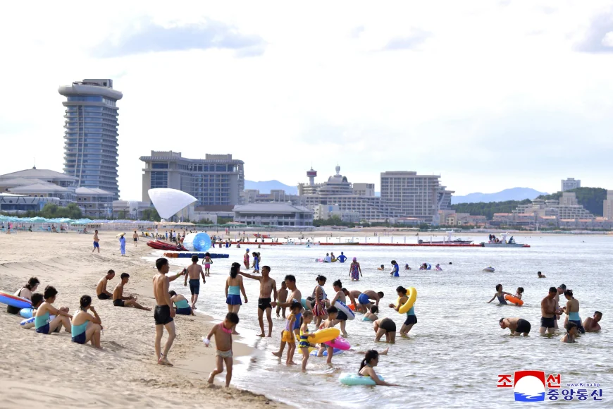 Coreea de Nord își închide stațiunea de lux străinilor, după doar câteva săptămâni. Până acum, doar turiștii ruși aveau acces pe plajele din Wonsan