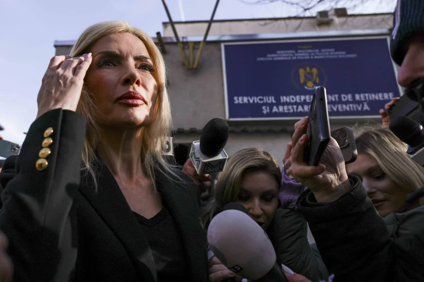 VIDEO Laura Vicol, mesaj din fața Hotelului Nordis: „O să vădeți că apartamentele construite există, nu că sunt borfașă/ Când o să-mi permită legea, o să spun de ce parte din ele nu au fost terminate”