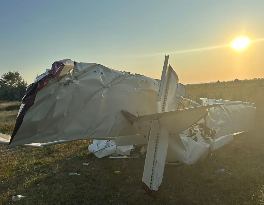Un avion de mici dimensiuni s-a prăbușit la Gura Portiței. Două persoane au murit
