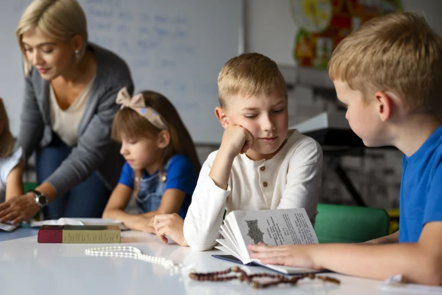 „Nu ne lipsesc tabletele. Ne lipsesc datele” De la absenteism la acțiune în timp real: cum poate digitalizarea educației să prevină abandonul și să reducă inegalitățile